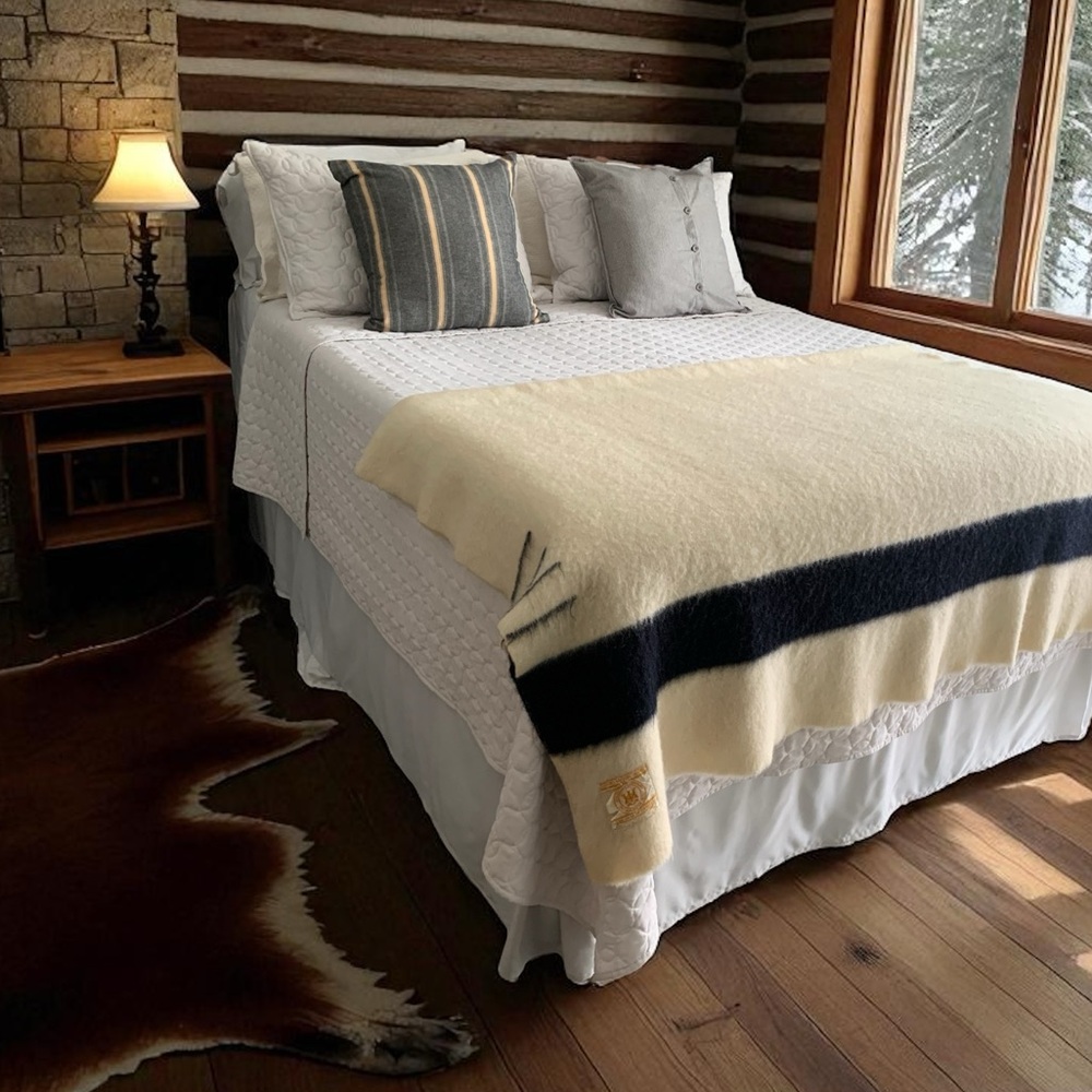 Rare Vintage 40’s / 50’s Cream & Black Hudson Bay 4 Point Blanket